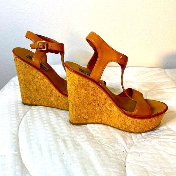 Women's Steve Madden Iluvit T-strap Platform Wedge Sandals HEELS Taupe Size 6 - Picture 3 of 14